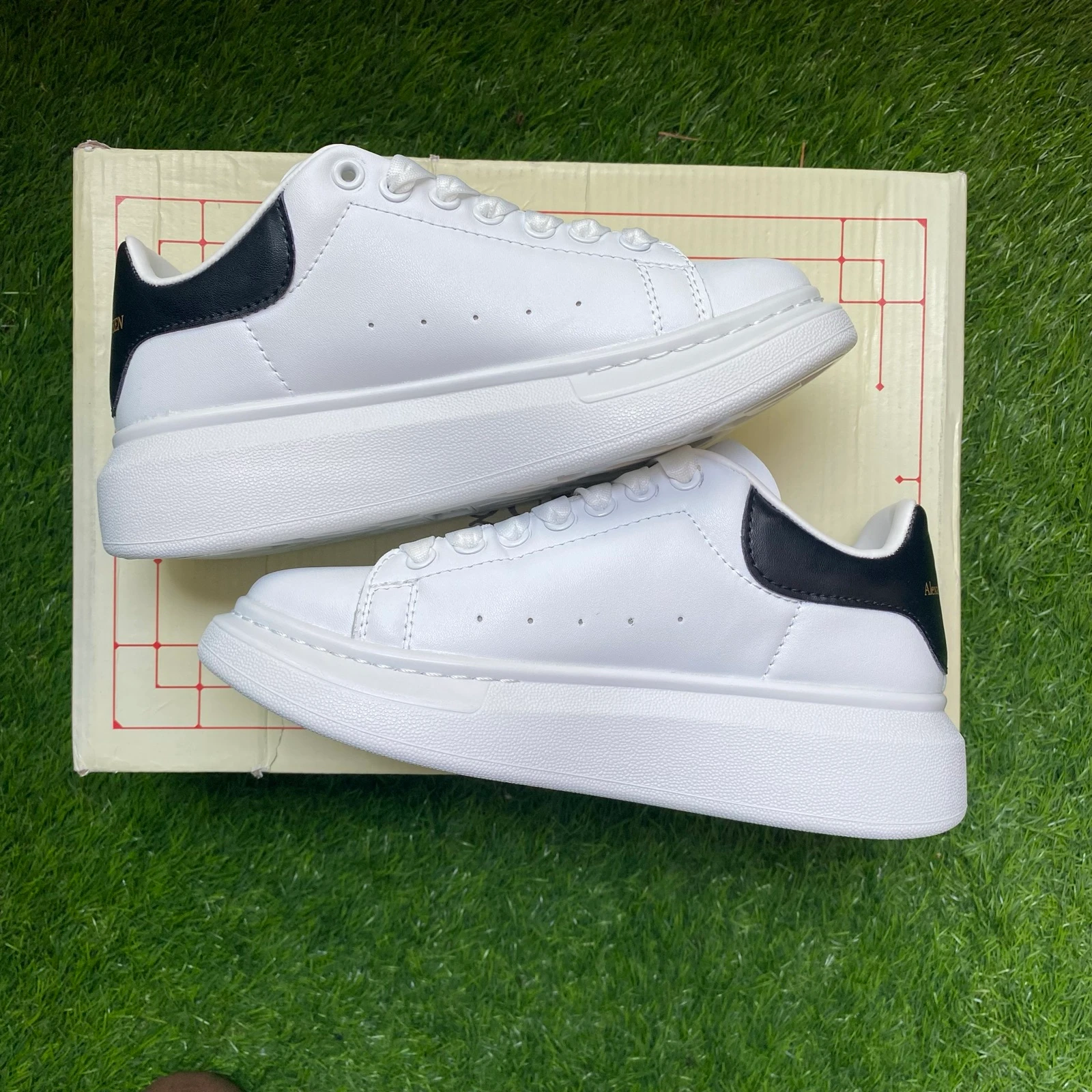 Alexander McQueen Oversized White and Black | Size 36 | New | With Box – photo 6